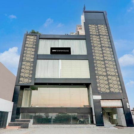 Super Hotel O Banthara Near Airport Banthra Sikandarpur 외부 사진