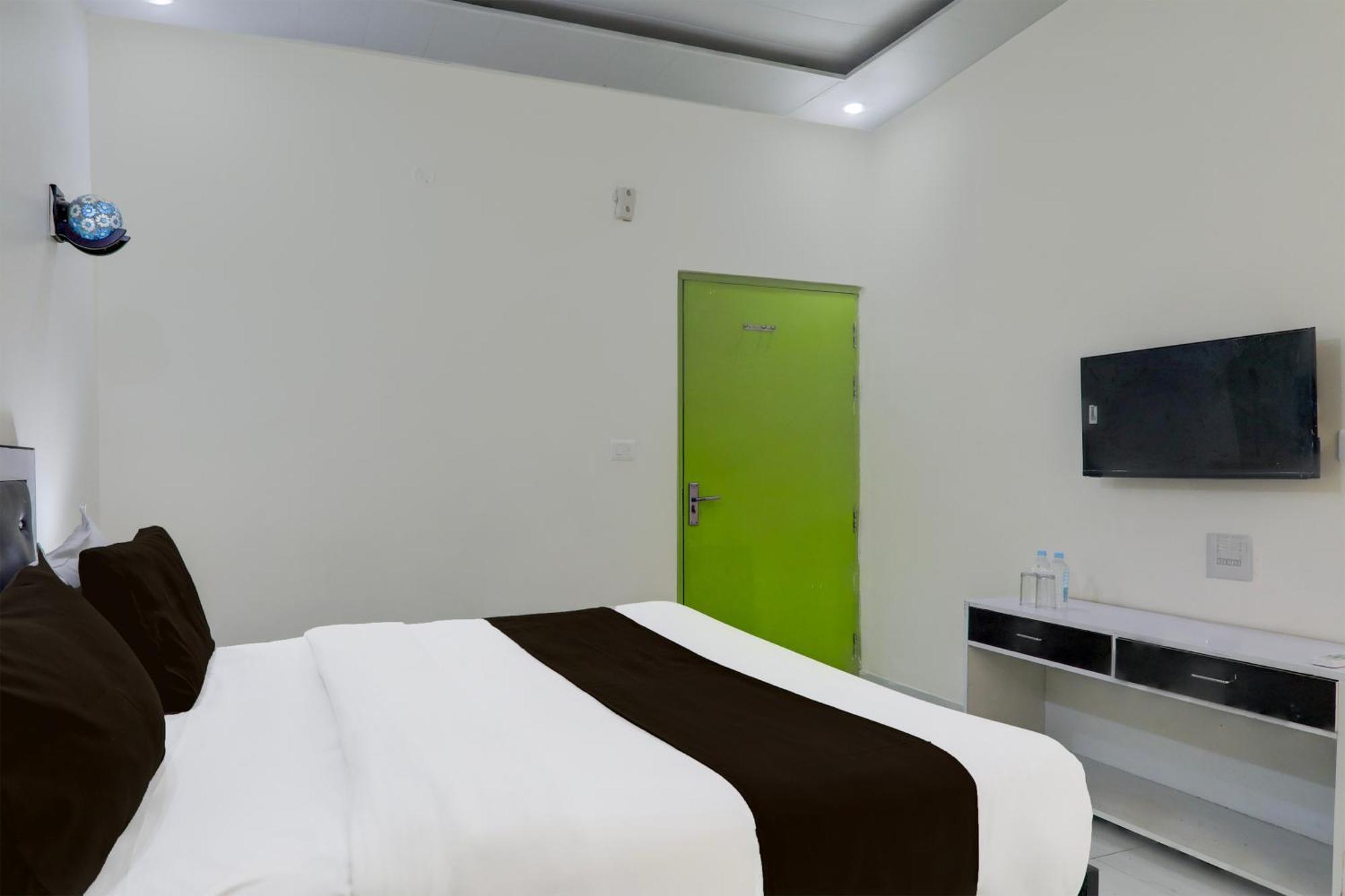 Super Hotel O Banthara Near Airport Banthra Sikandarpur 외부 사진
