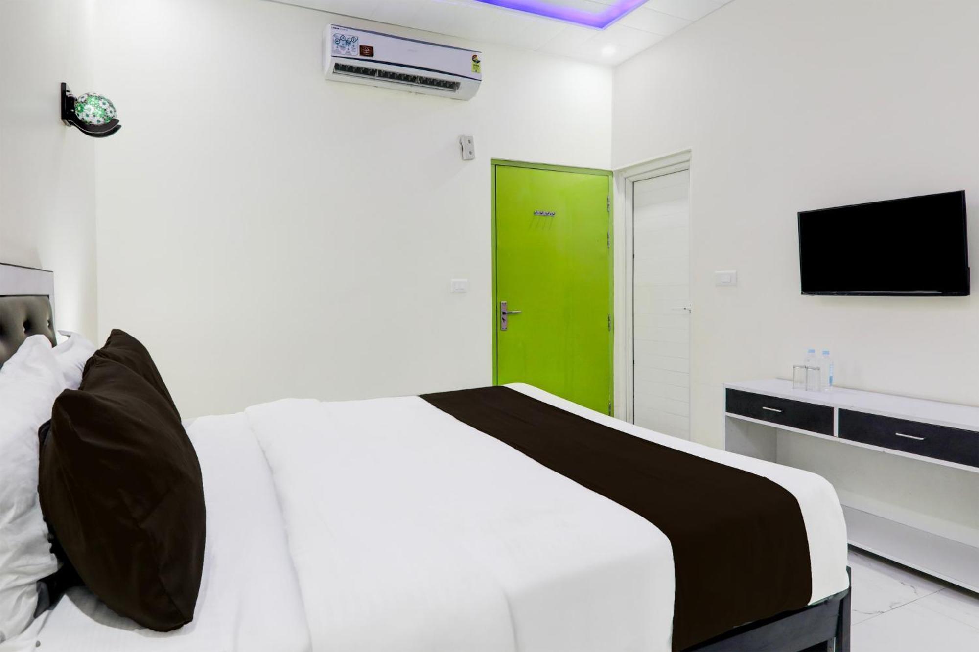 Super Hotel O Banthara Near Airport Banthra Sikandarpur 외부 사진