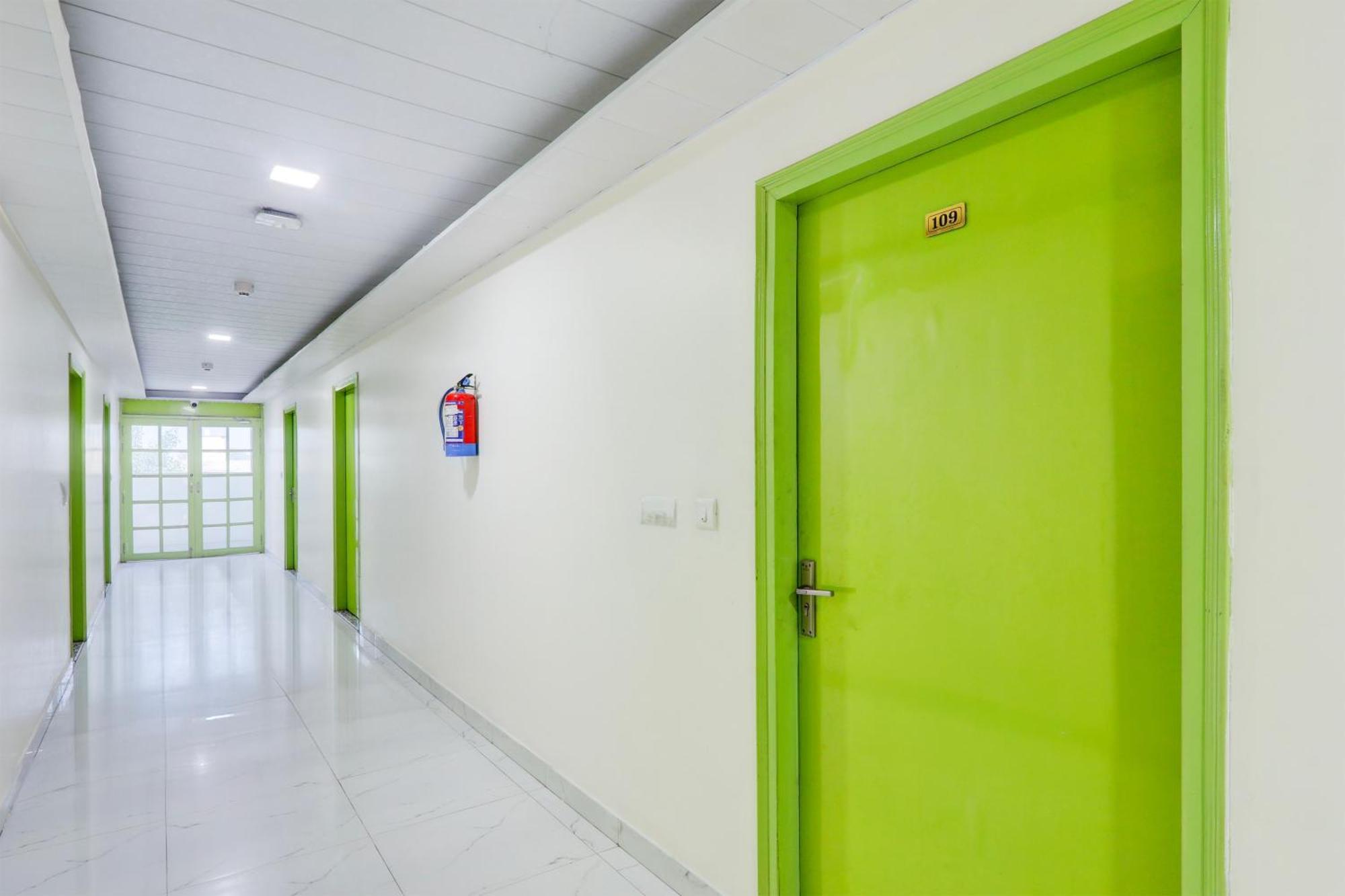 Super Hotel O Banthara Near Airport Banthra Sikandarpur 외부 사진